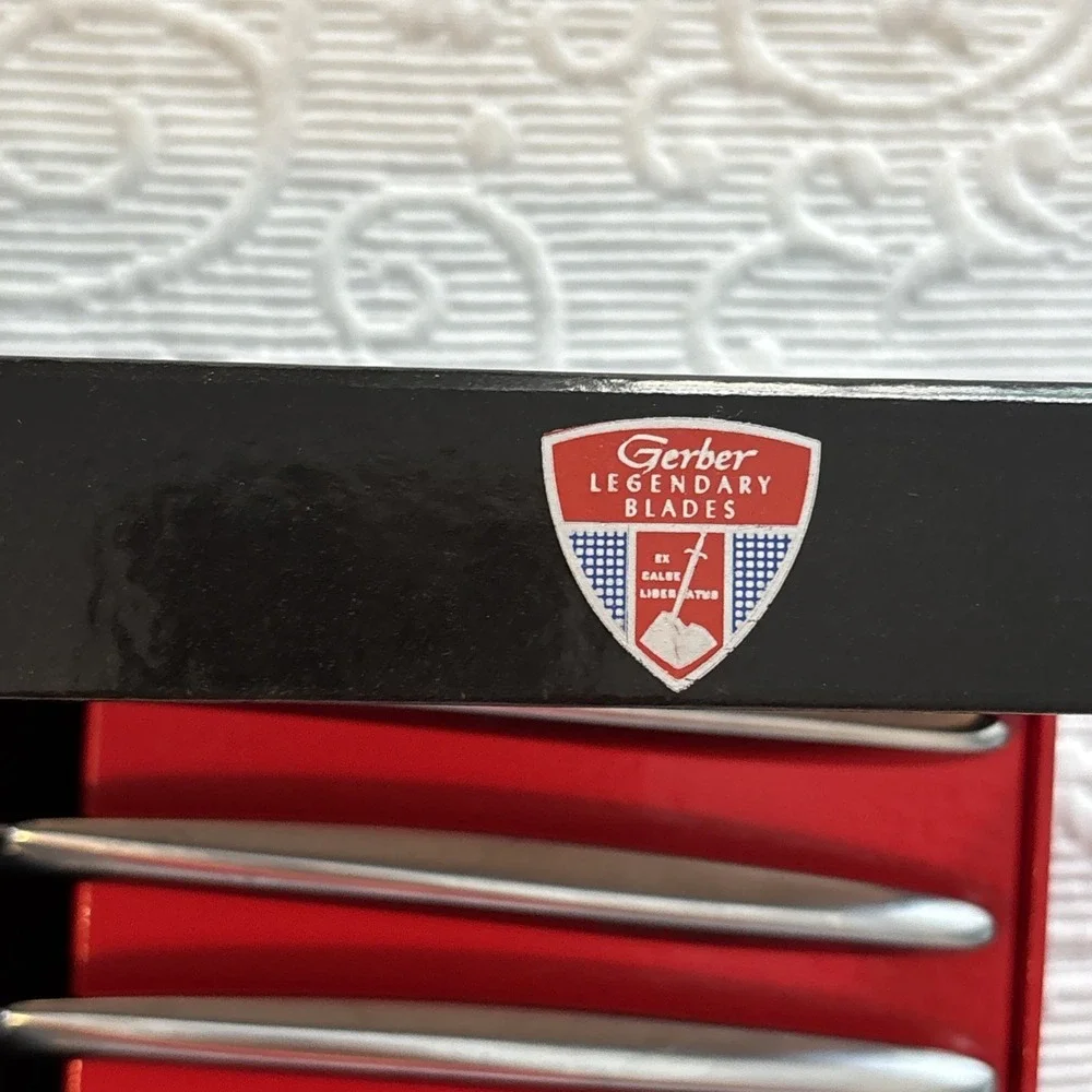VINTAGE GERBER MIMING LEGENDARY Blades Steel STEAK KNIVES Set Of 4. Original Box
